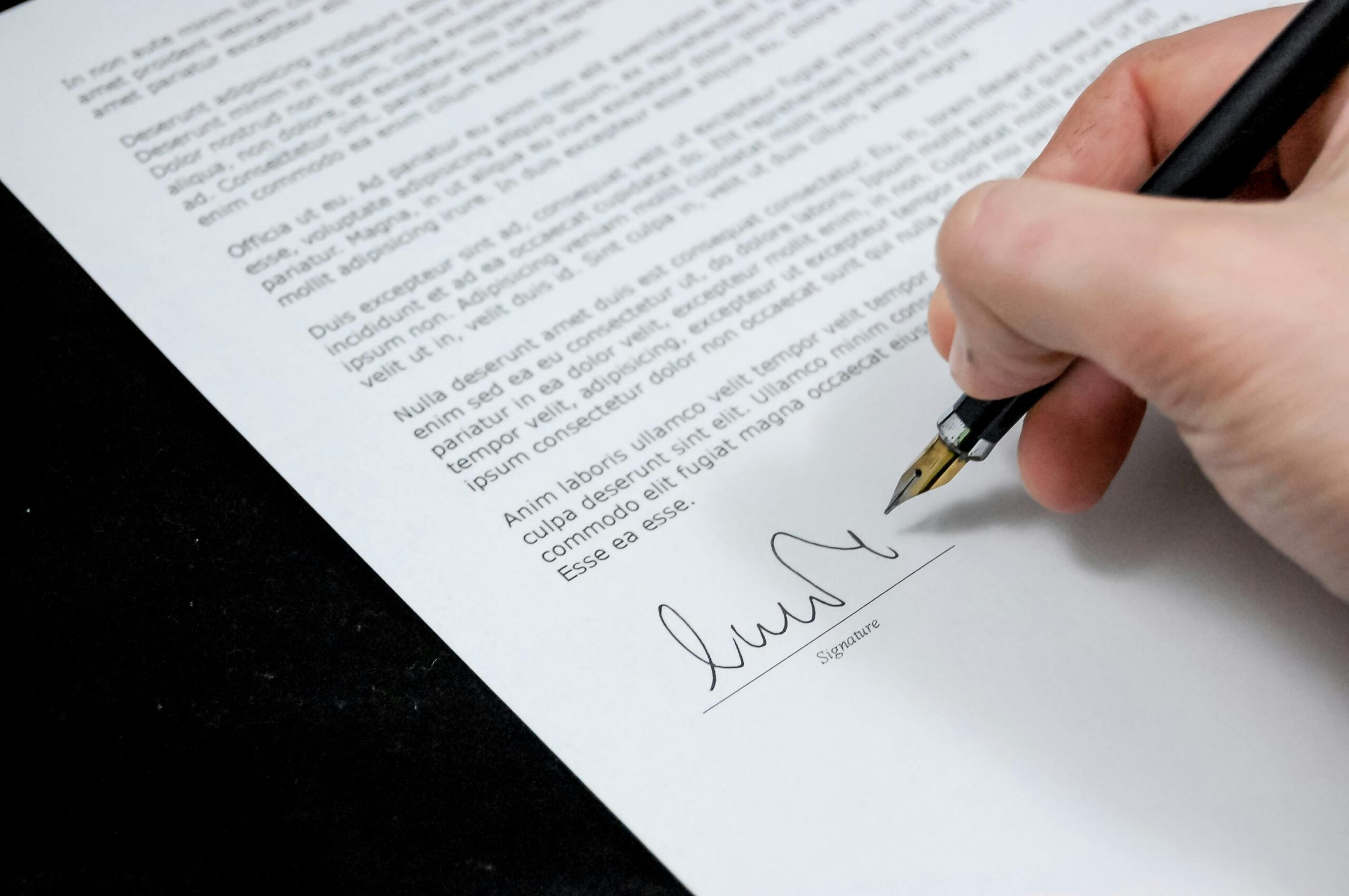Contratos, operações estratégicas e de rotina